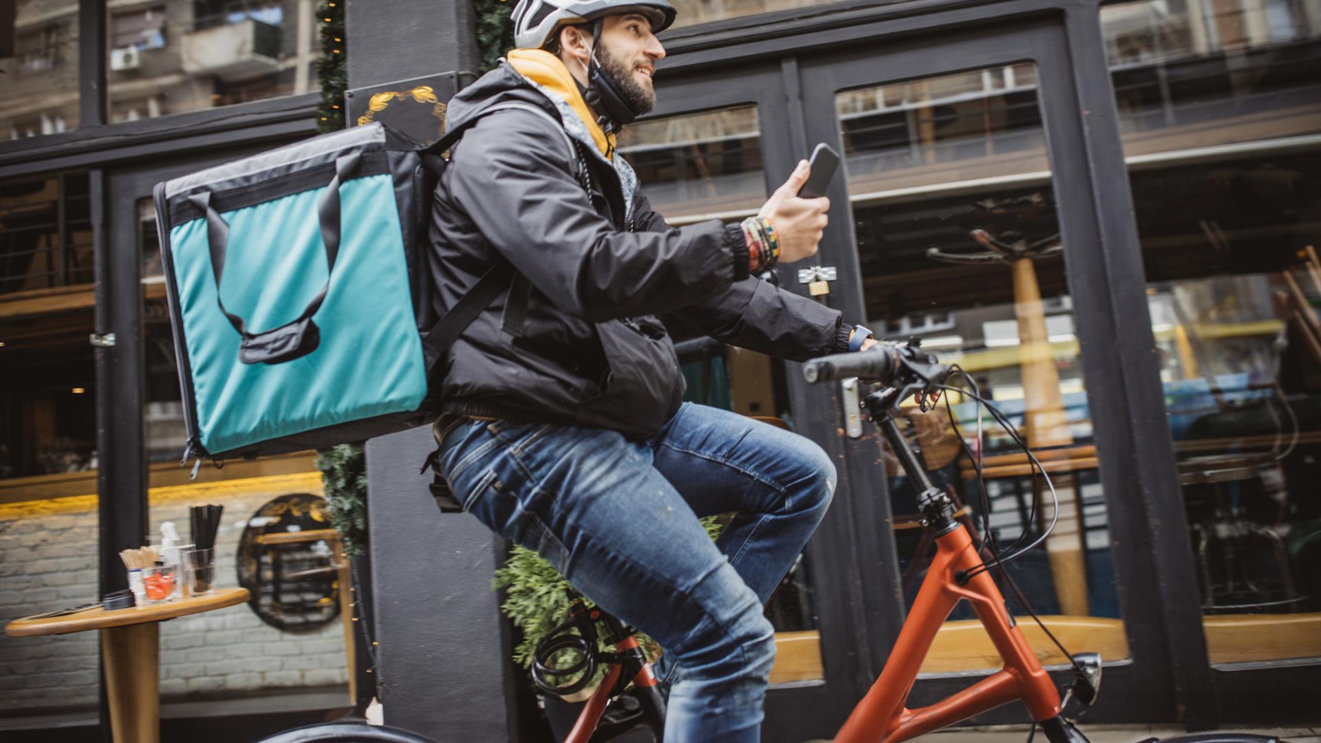 Bezorger op de fiets