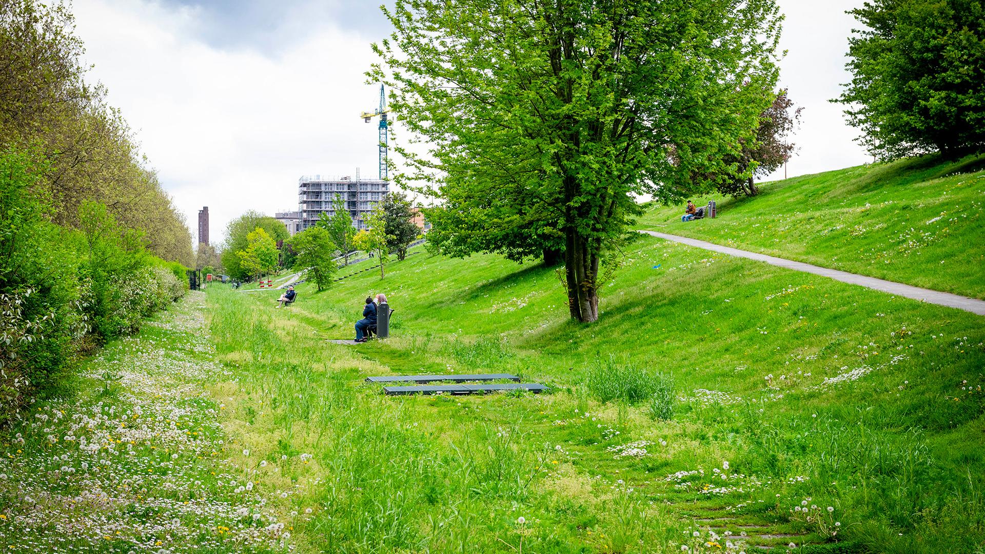 Op een bankje tijdens wandelen - foto Robert Lagendijk ┬® 2024