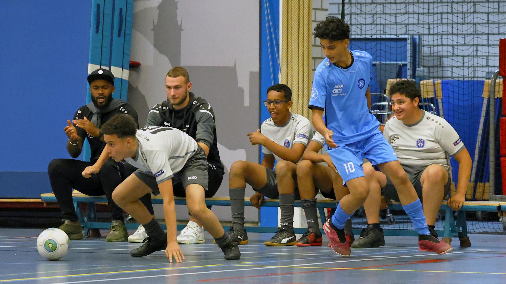 Jongeren in sportzaal