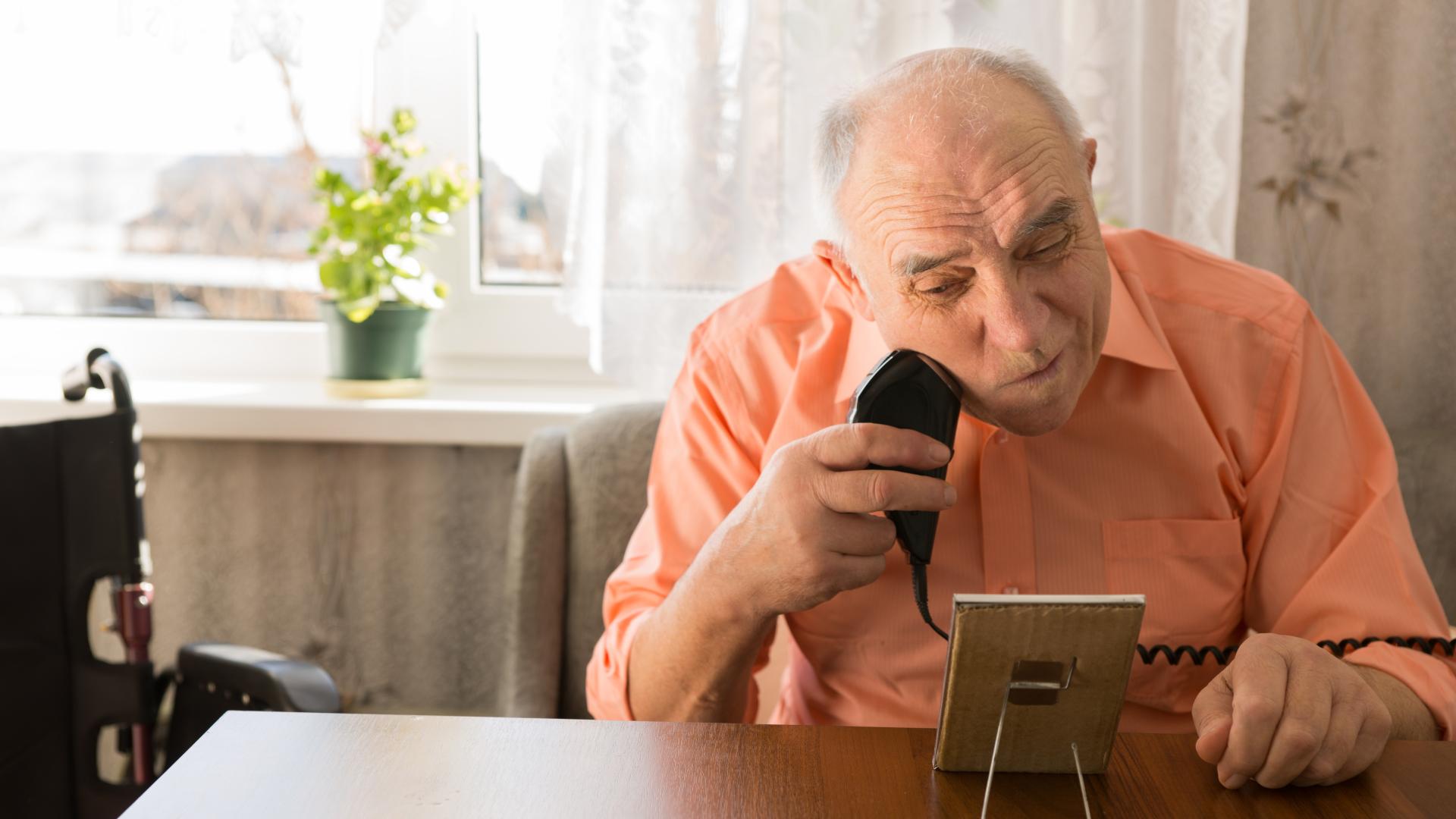 Man scheert zich aan tafel